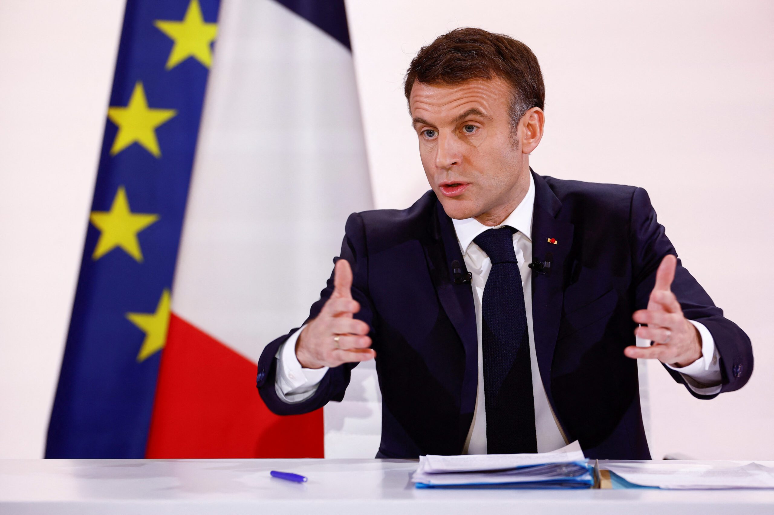 Macron promet un large éventail de réformes pour la France alors qu’il cherche à se réinitialiser