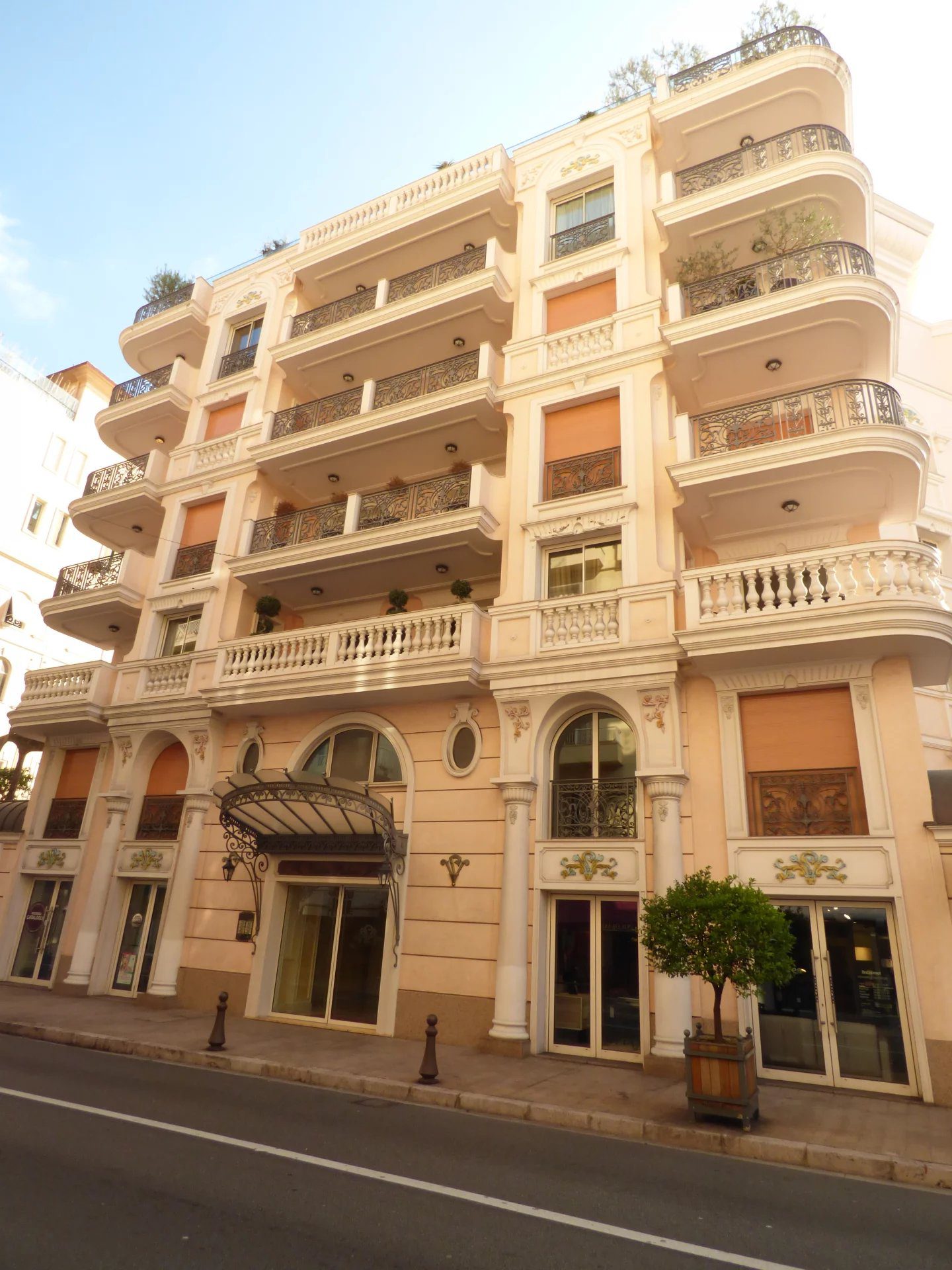 LOYER : Victor Palace – Local Commercial – 450 M² – 35k€/mois