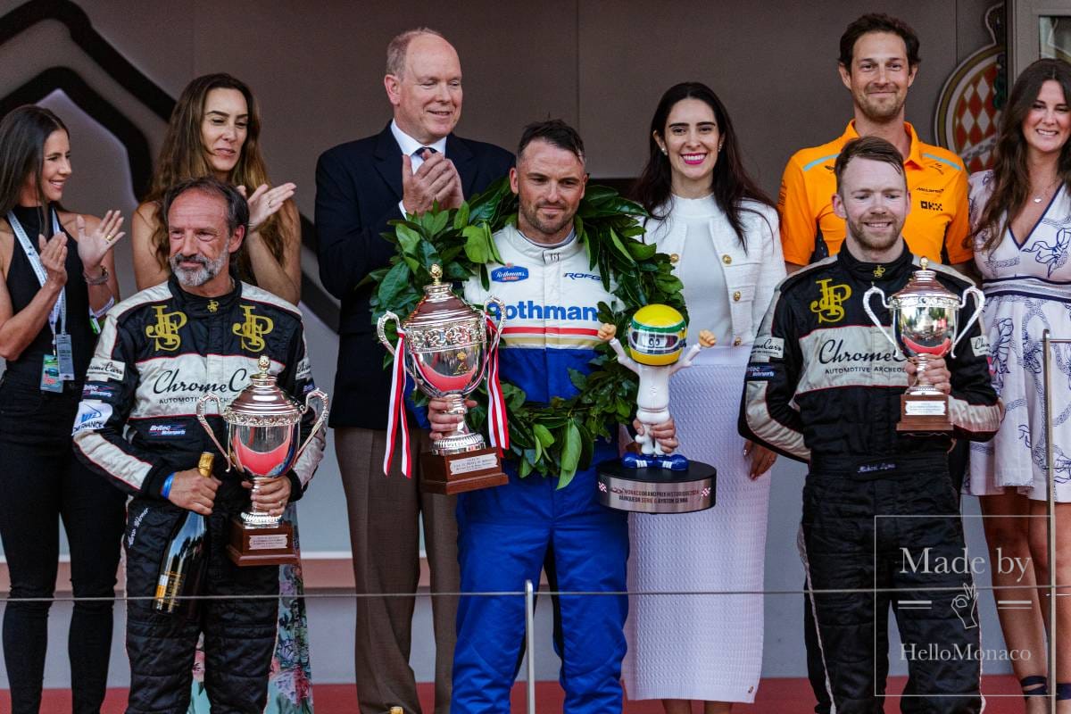 Le Prince Albert II rend hommage à Ayrton Senna lors du Grand Prix Historique de Monaco
