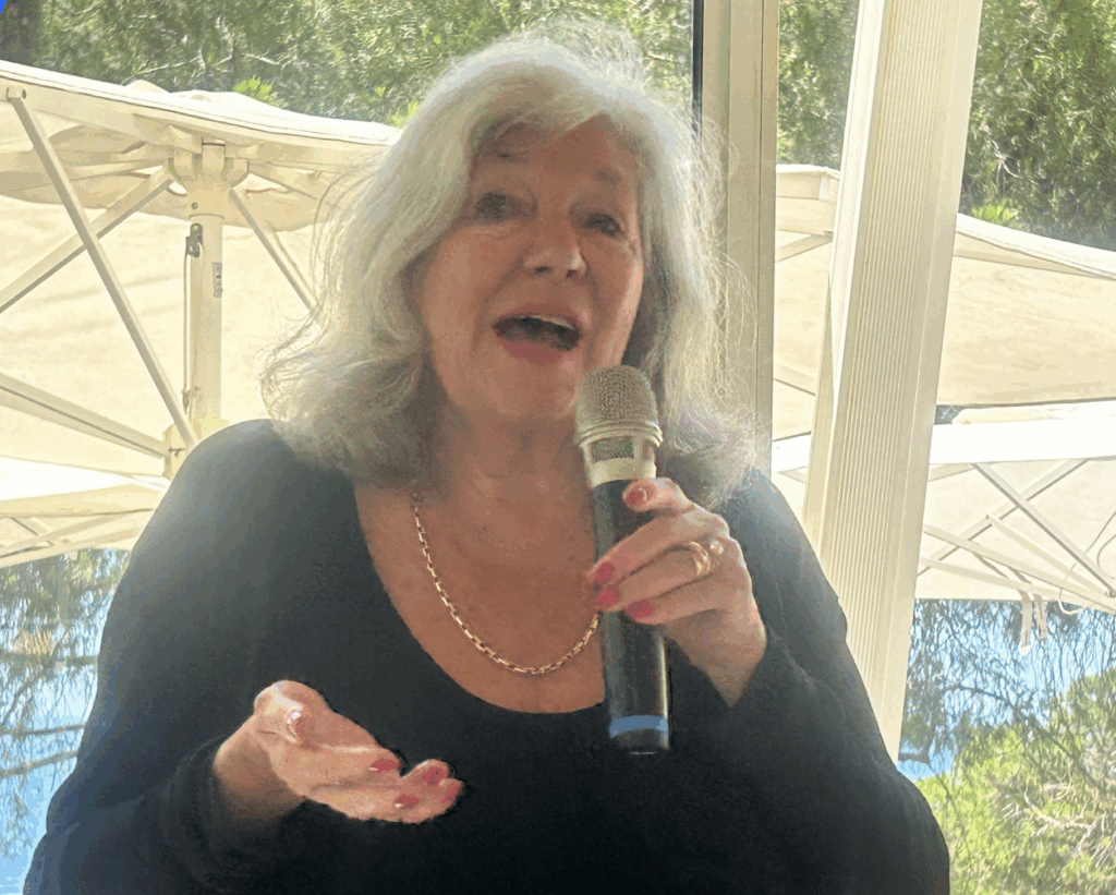 American Club célèbre le haut été avec l'auteur Carol Drinkwater et de nombreux amis