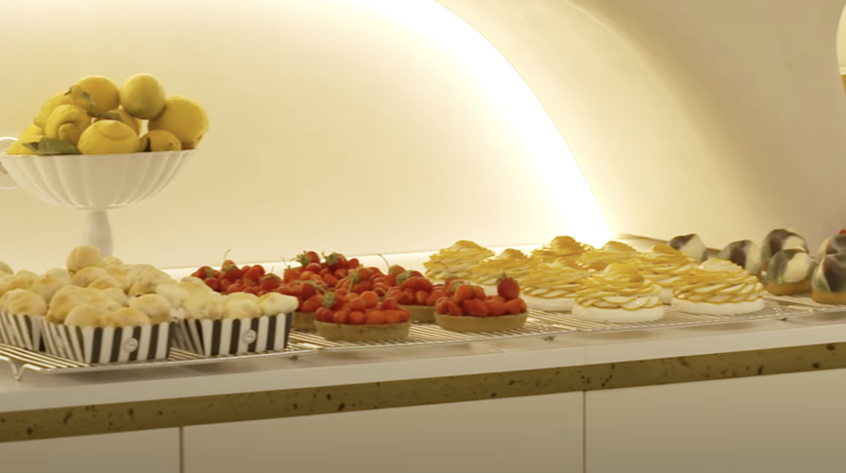 Cédric Grolet apporte des pâtisseries de renommée mondiale à l'Hôtel de Paris Monte-Carlo