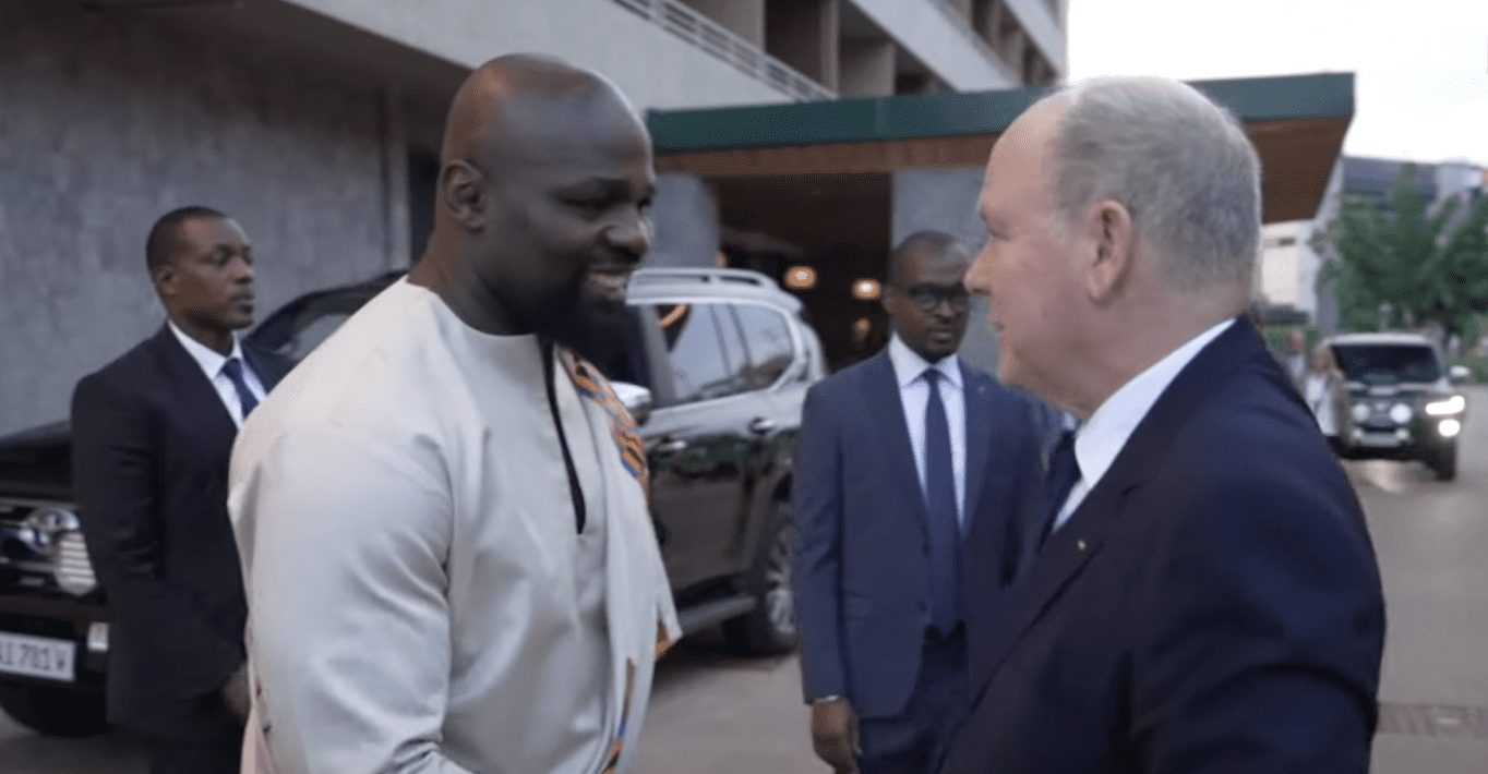 Prince Albert II assiste au lancement de la Carlos Takam Academy au Rwanda