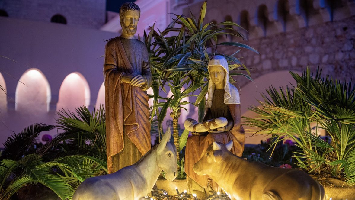 Le Chemin des Crèches de Monaco brille de mille feux alors que le chemin des vacances arrive à mi-chemin