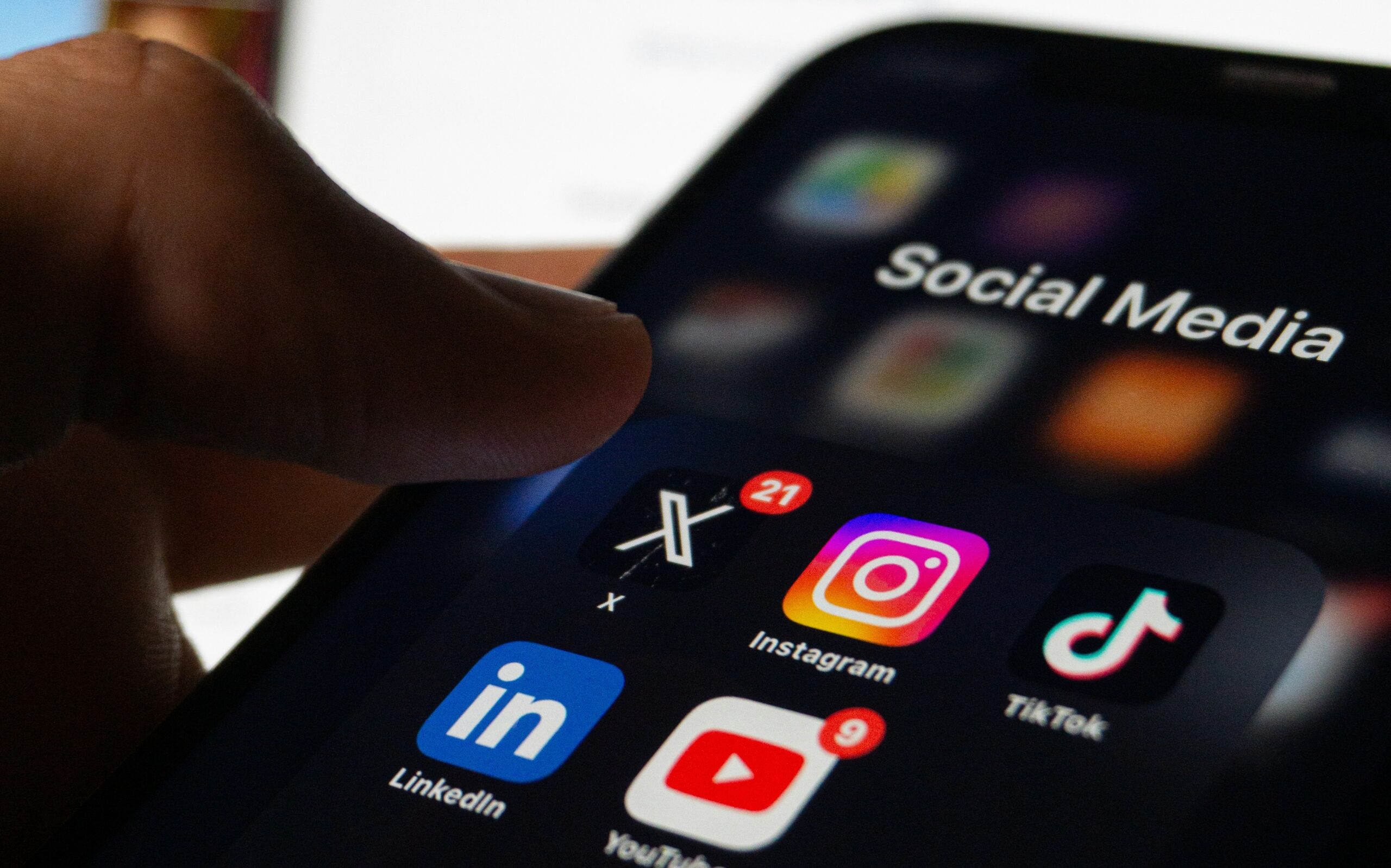 Monaco devrait-il suivre la France en interdisant les réseaux sociaux aux moins de 15 ans ?