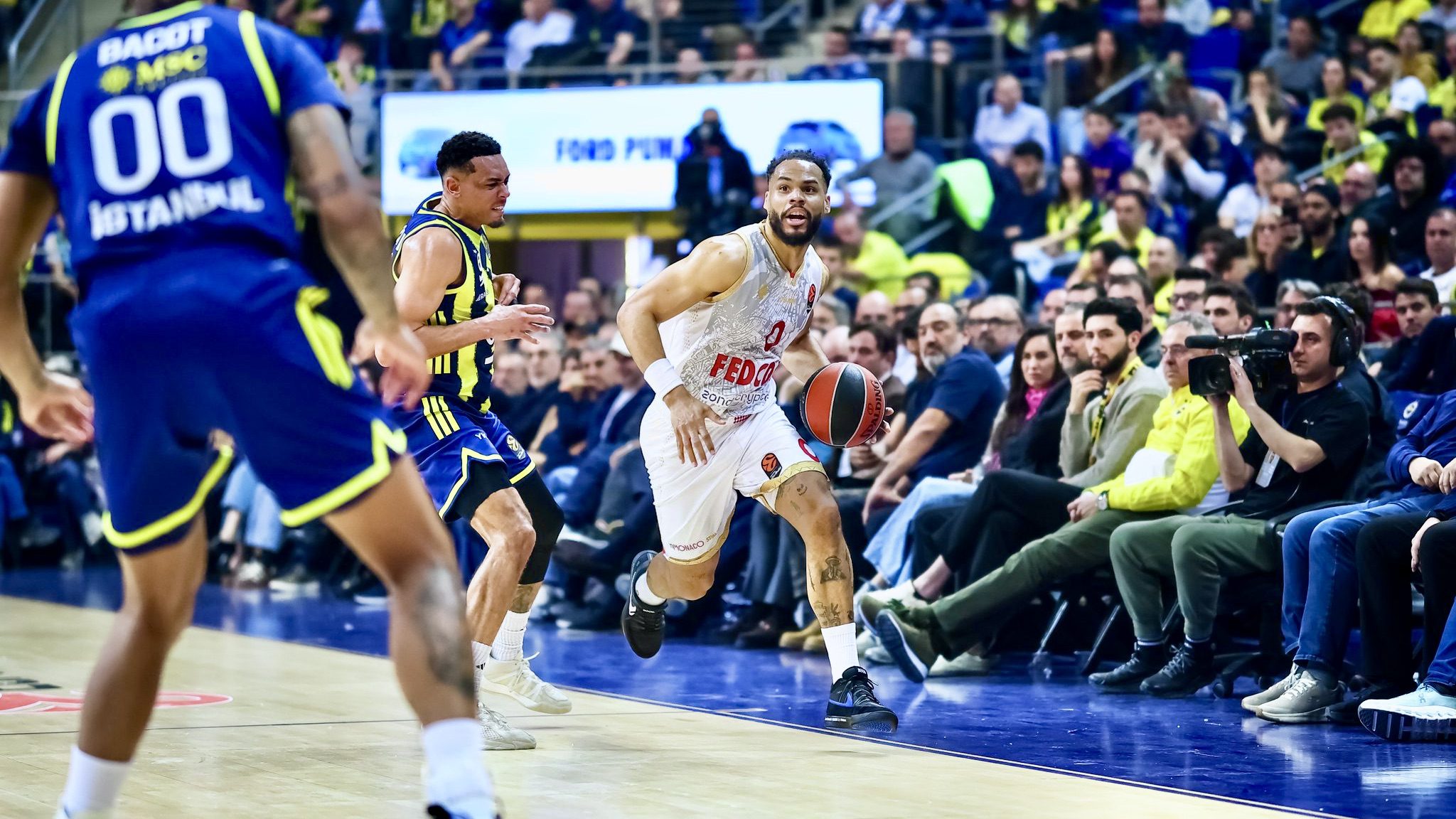 La Roca Team chute à Istanbul alors que Fenerbahçe prolonge sa série de victoires