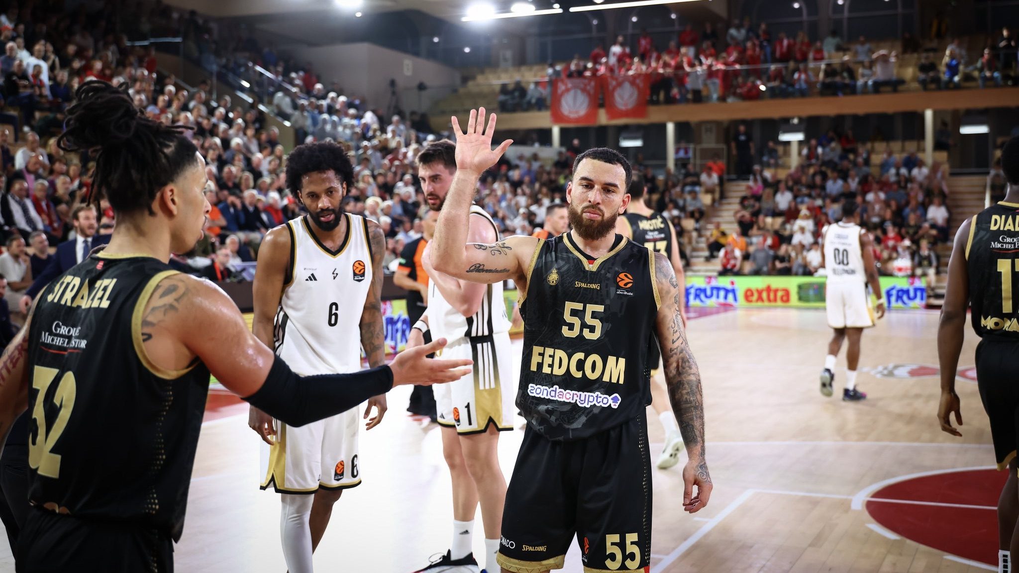 Le buzzer-beater d'Okobo scelle une victoire vitale de la Roca Team contre l'ASVEL