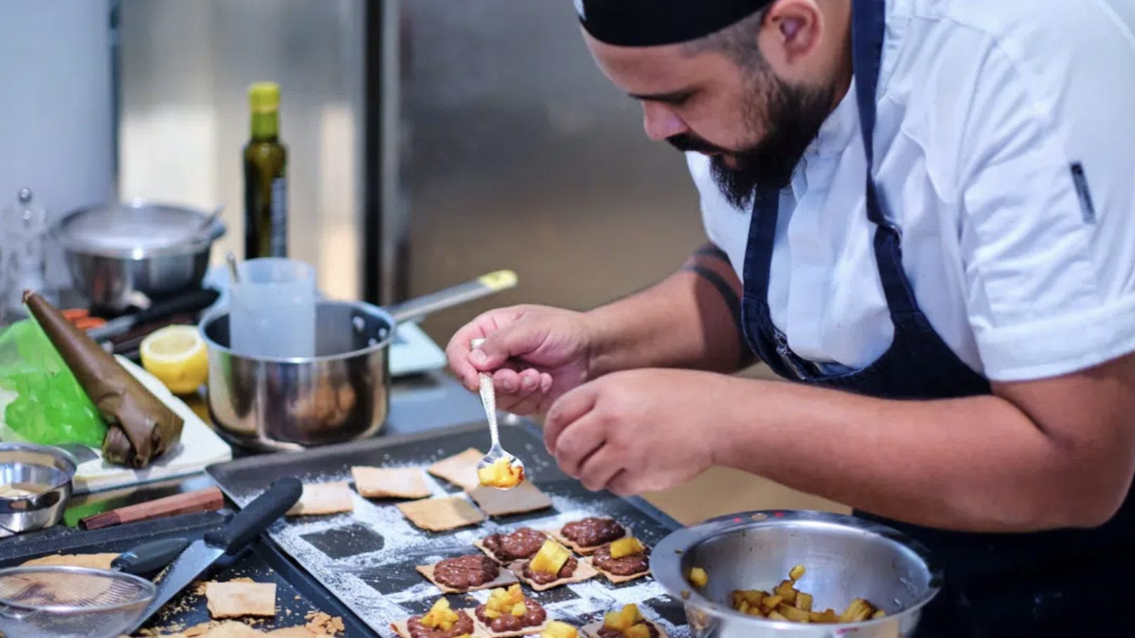 Le chef Aaron Thomas remporte le titre au septième Superyacht Chef Competition