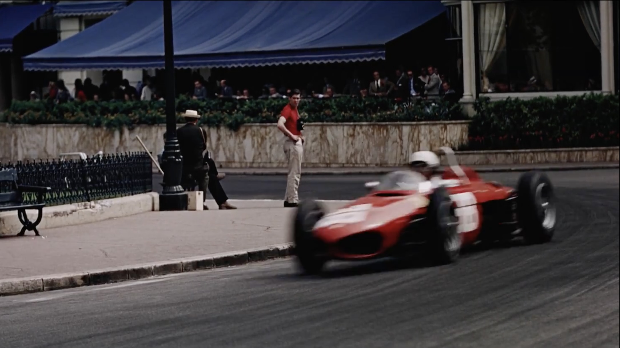 Margot Robbie et Bradley Cooper amènent le braquage préquel d'Ocean's 11 au Grand Prix de Monaco