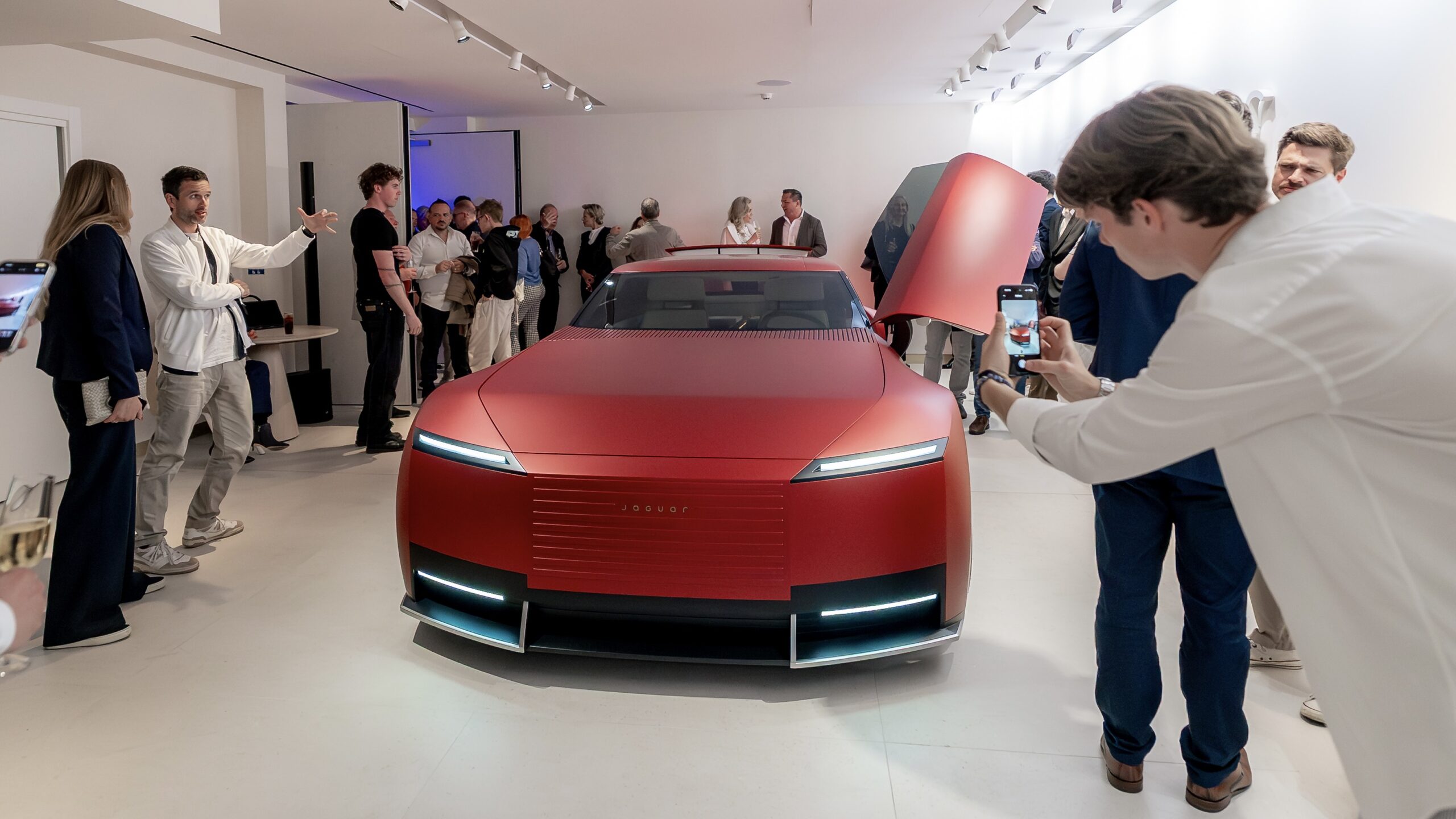 Monaco accueille une nouvelle ère de l'automobile de luxe avec l'ouverture du showroom Jaguar Land Rover par BPM Exclusive