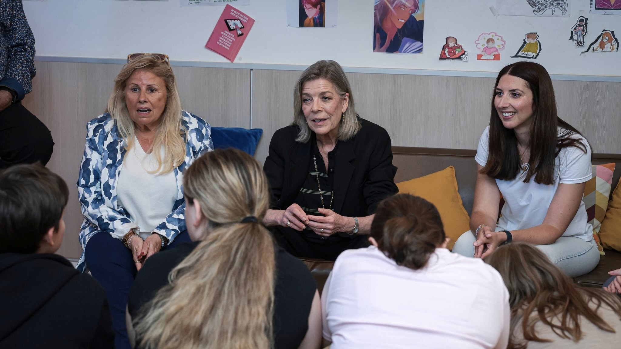 La princesse Caroline visite Jeune J'écoute pour soutenir les efforts de santé mentale des jeunes