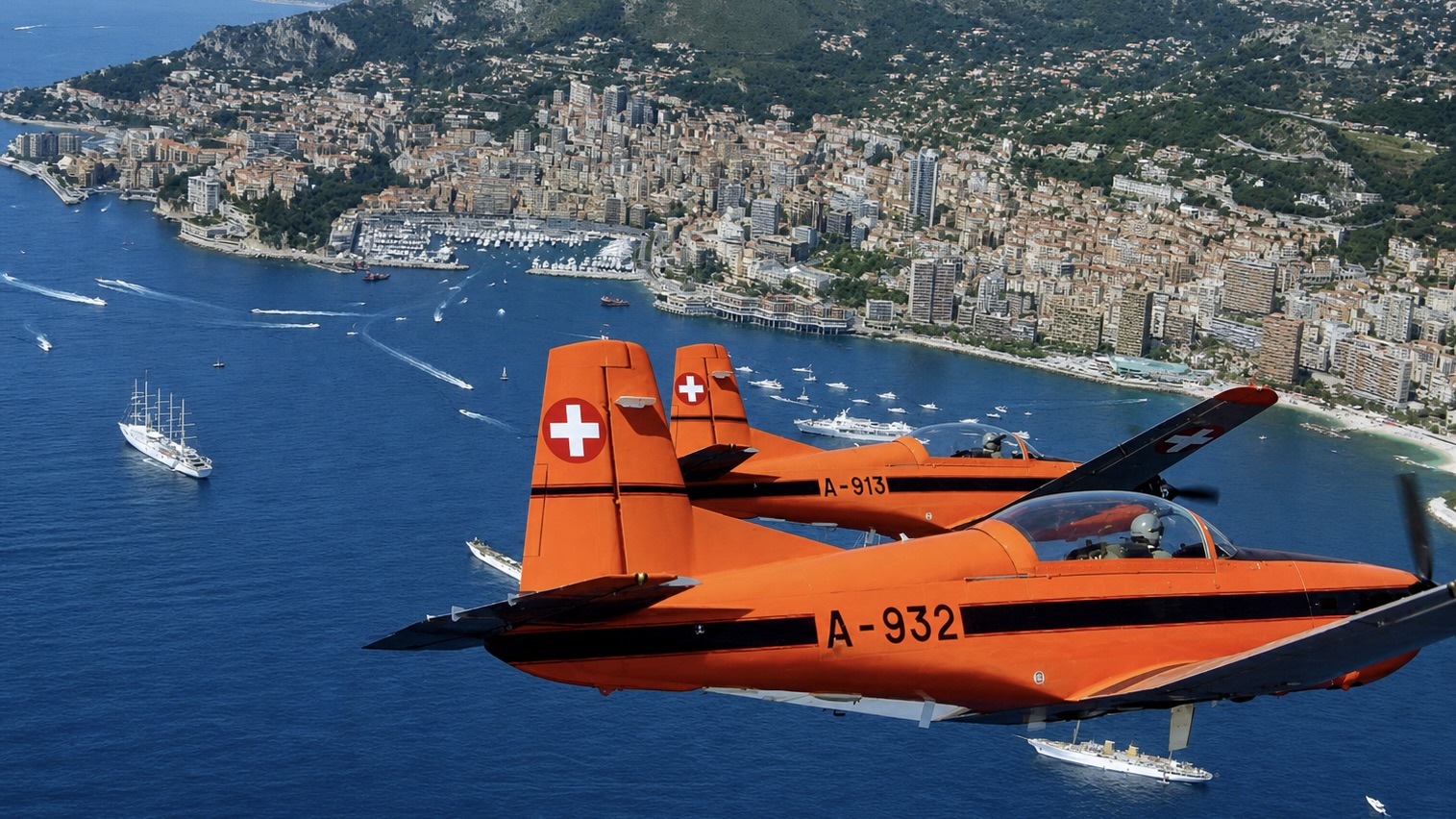 Les légendes de la voltige aérienne suisse reviennent à Monaco 25 ans après le survol du Grand Prix