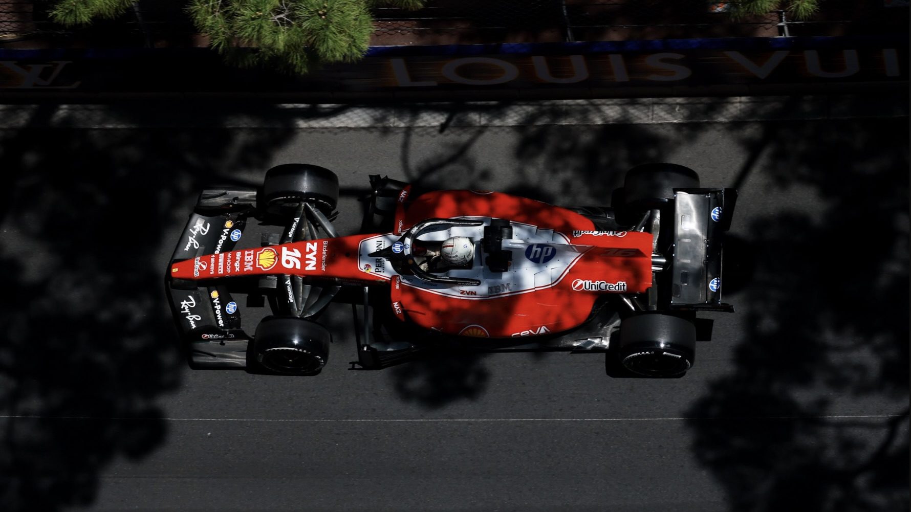 Leclerc mène le doublé de Ferrari lors des essais d'ouverture de Monaco remplis d'incidents