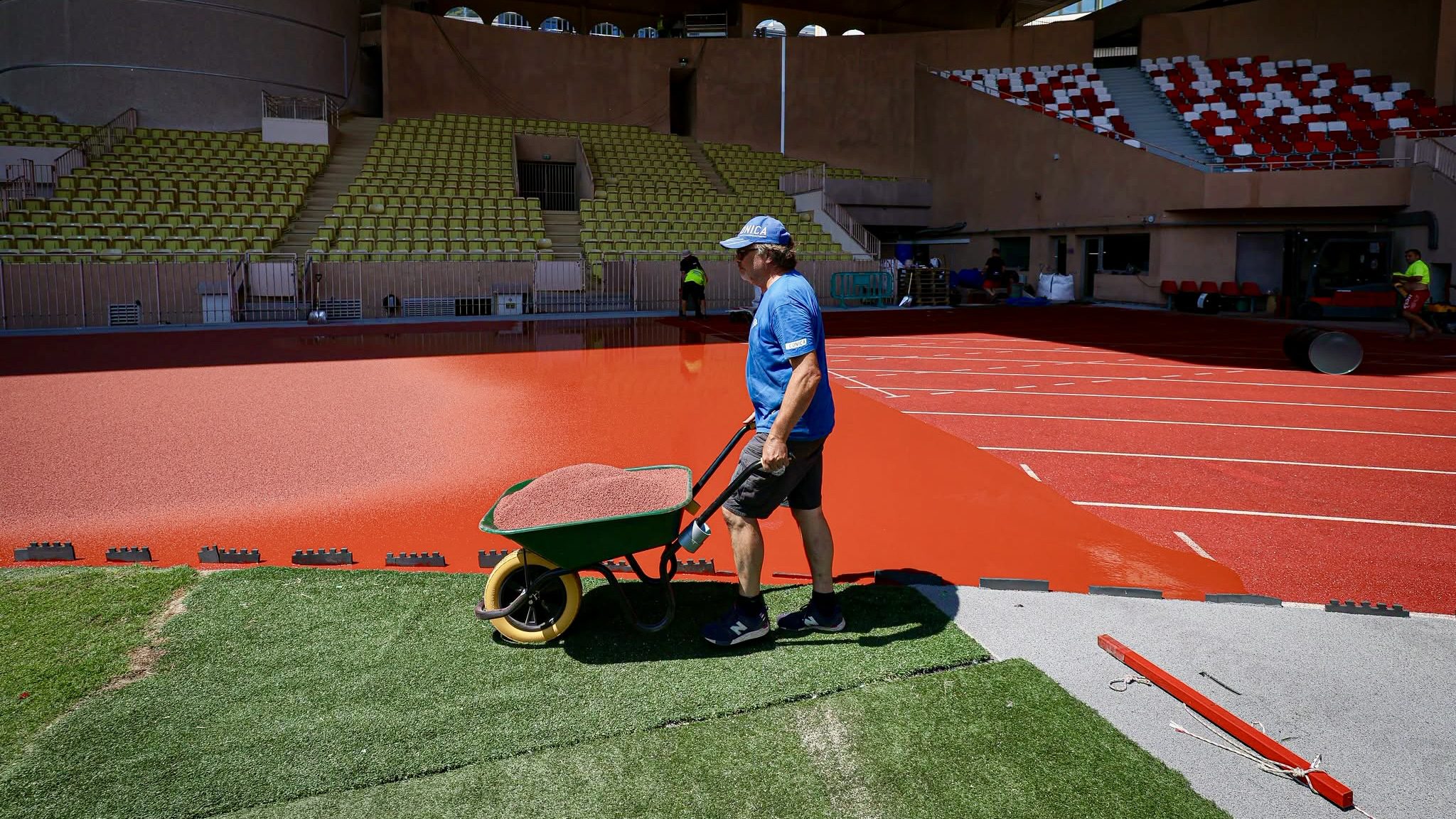 La piste du Stade Louis-II est refaite pendant les vacances d'été