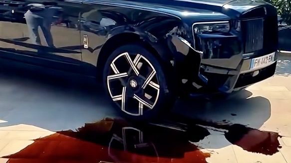 Rolls-Royce Cullinan left damaged after bollard collision in Casino Square