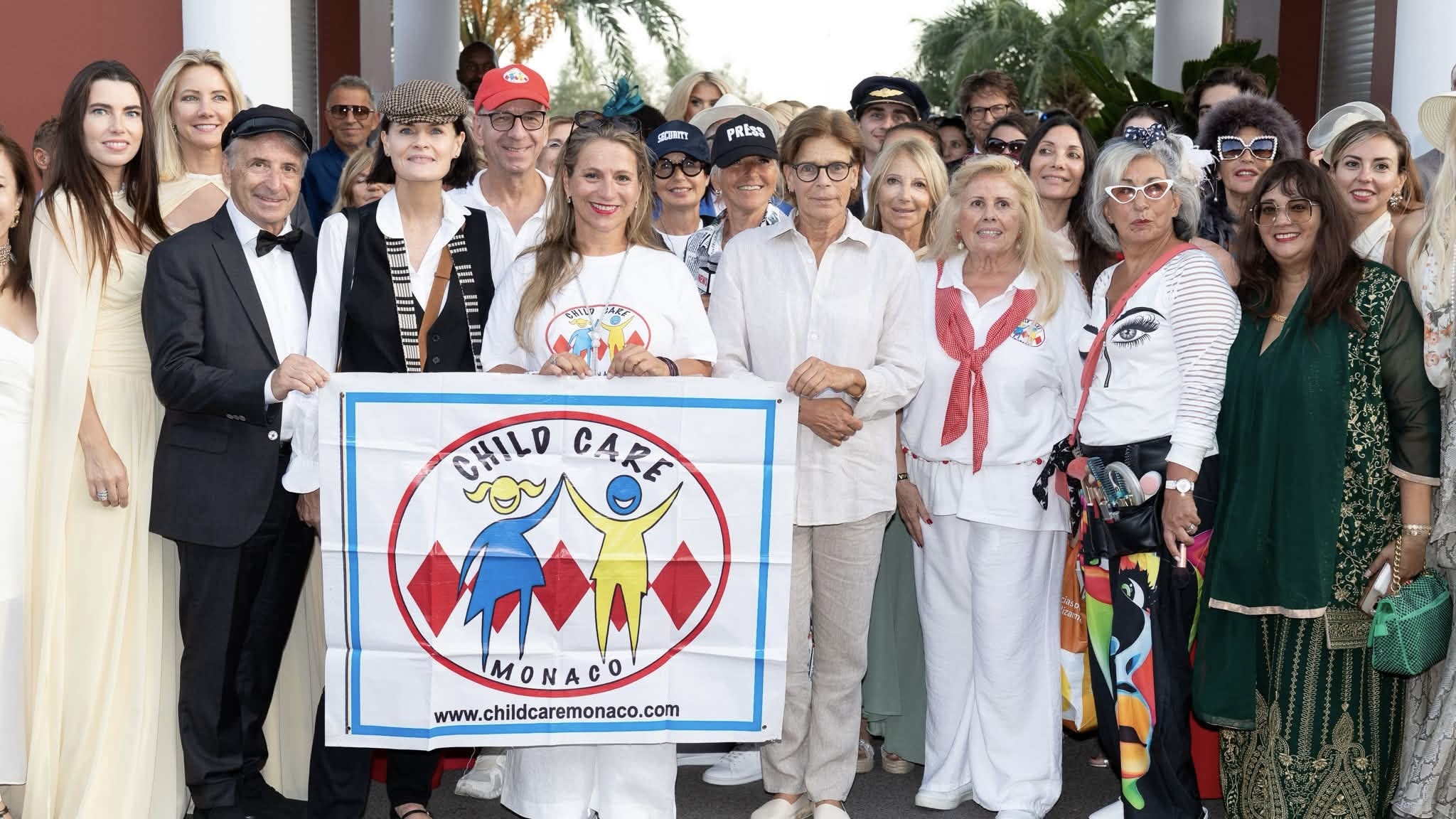 Le thème « Tapis Rouge » apporte du glamour au 13ème rallye de voitures anciennes de Child CARE Monaco